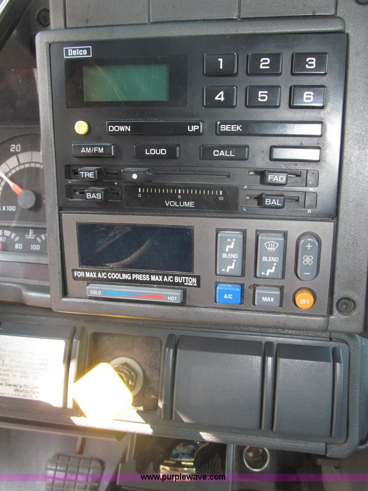 image for item B5203 1998 GMC C6500 box truck