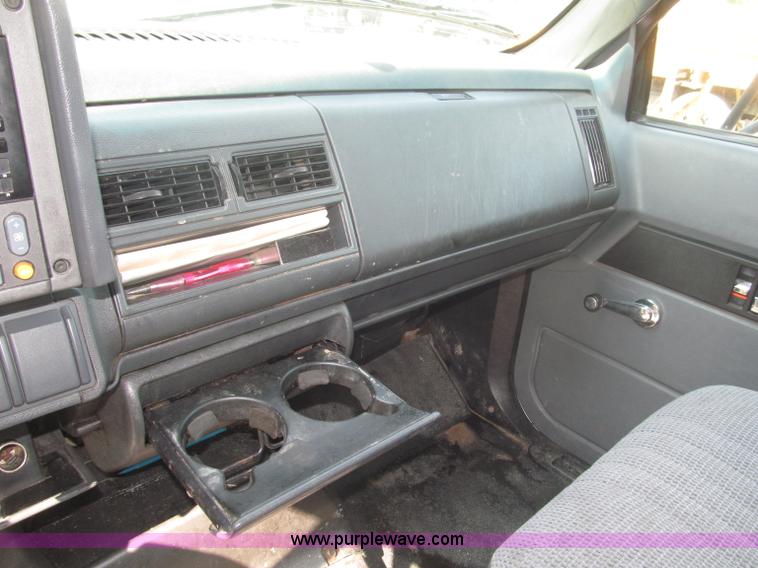 image for item B5203 1998 GMC C6500 box truck