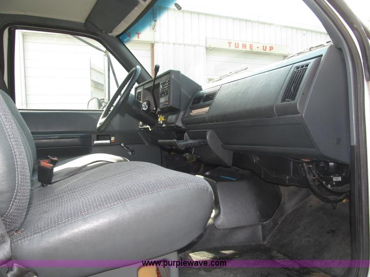 image for item B5203 1998 GMC C6500 box truck