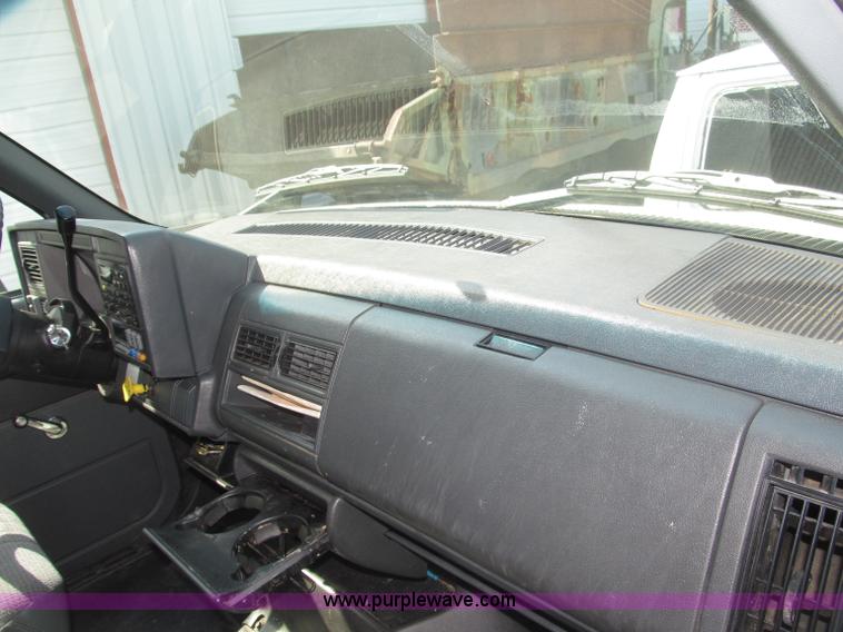 image for item B5203 1998 GMC C6500 box truck