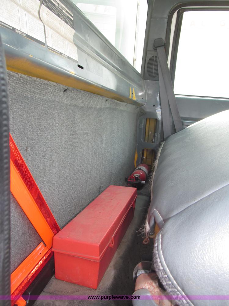 image for item B5203 1998 GMC C6500 box truck