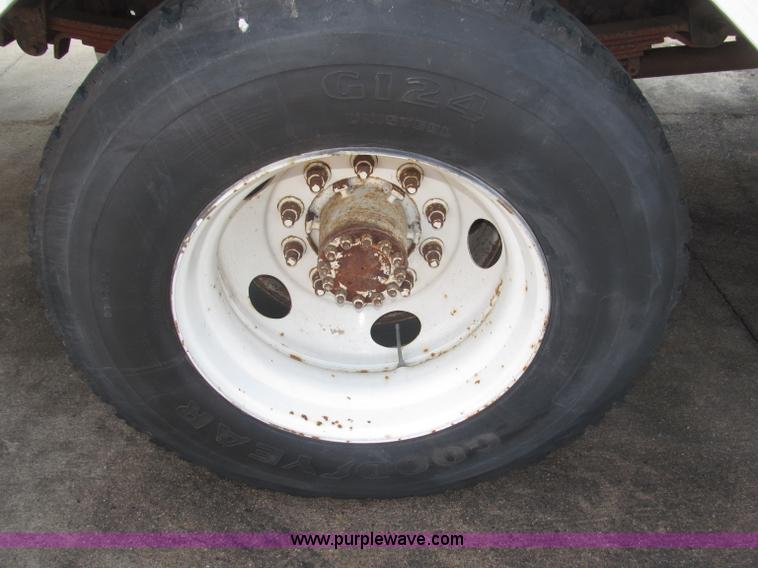 image for item B5203 1998 GMC C6500 box truck