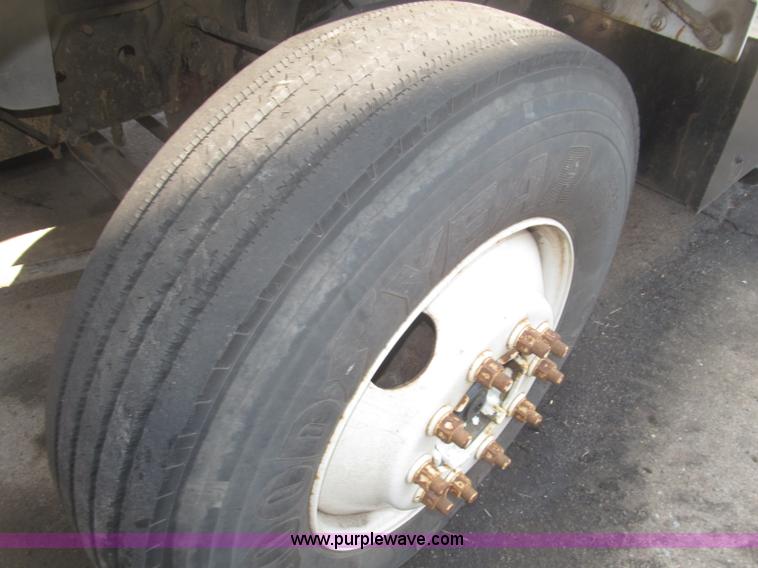 image for item B5203 1998 GMC C6500 box truck