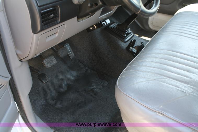 image for item B6958 1997 Ford F350 pickup truck