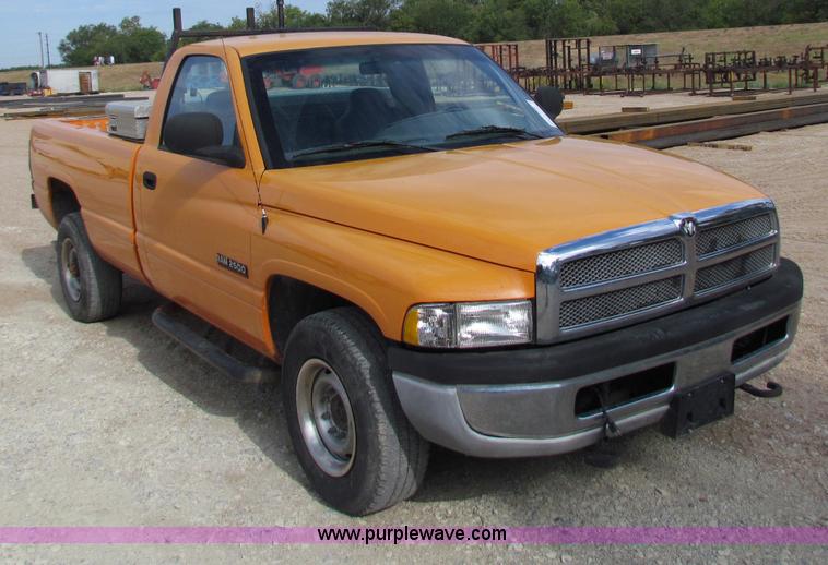 image for item B7368 2001 Dodge Ram 2500 pickup truck
