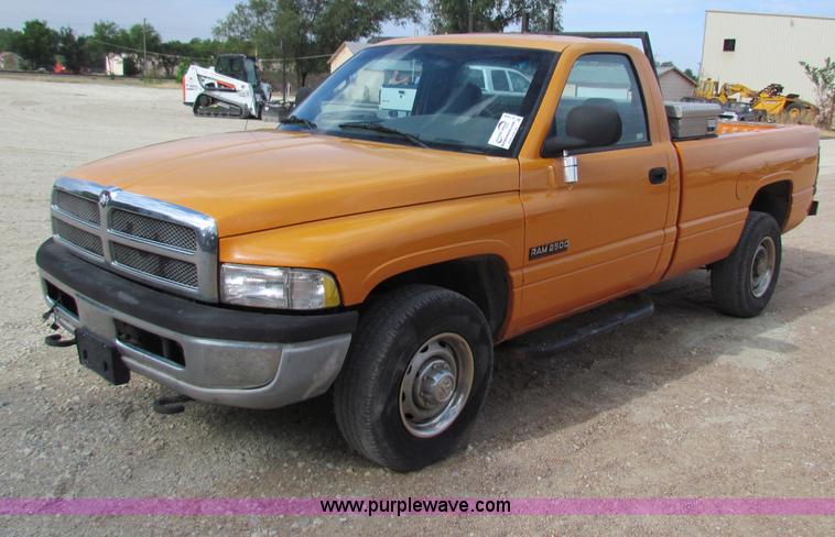 image for item B7368 2001 Dodge Ram 2500 pickup truck