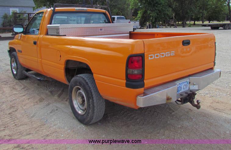image for item B7368 2001 Dodge Ram 2500 pickup truck