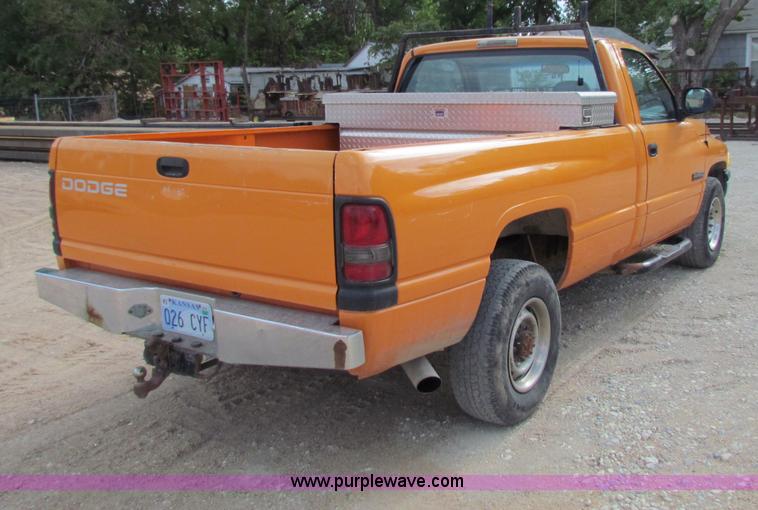 image for item B7368 2001 Dodge Ram 2500 pickup truck