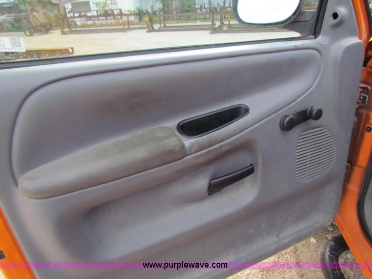 image for item B7368 2001 Dodge Ram 2500 pickup truck