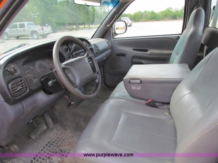 image for item B7368 2001 Dodge Ram 2500 pickup truck