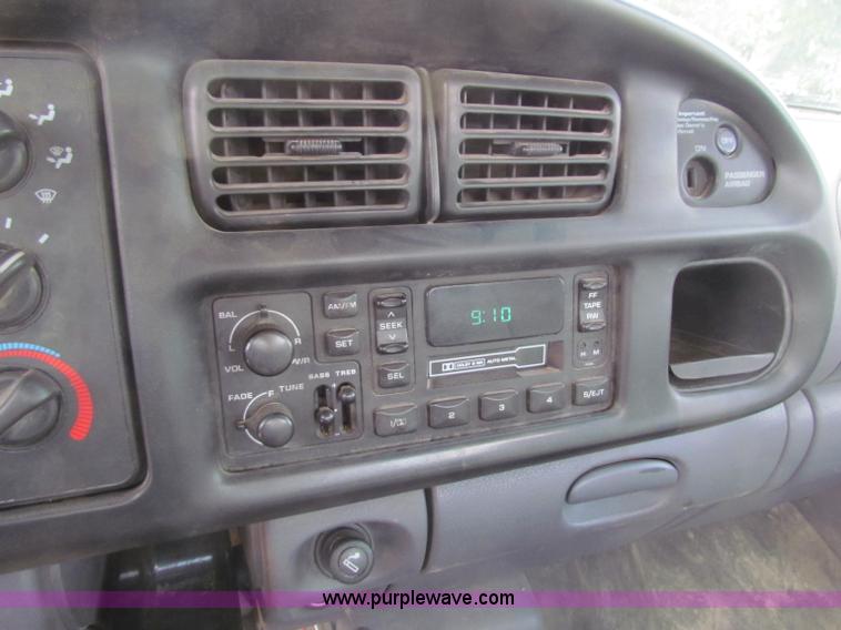 image for item B7368 2001 Dodge Ram 2500 pickup truck