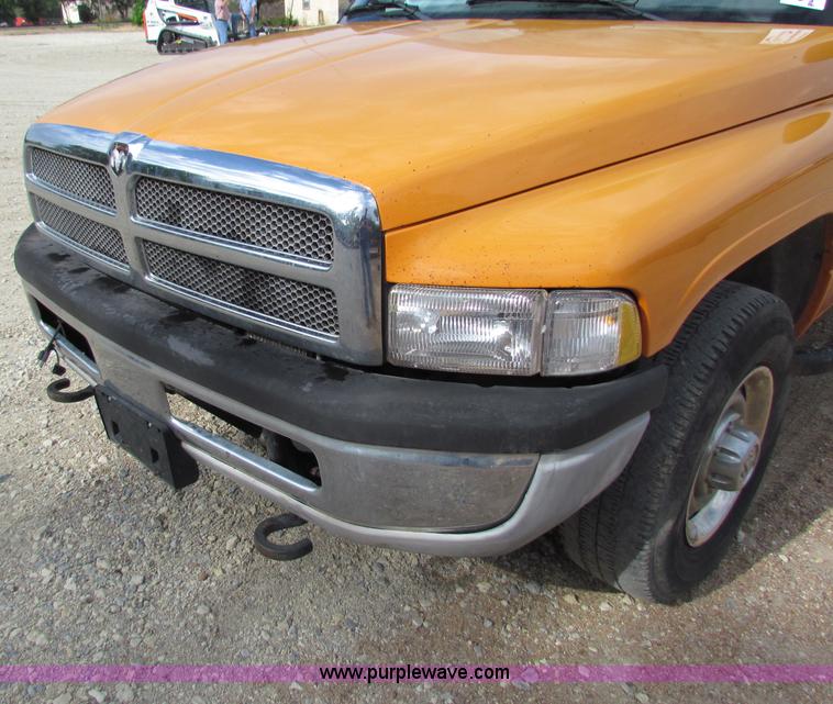 image for item B7368 2001 Dodge Ram 2500 pickup truck
