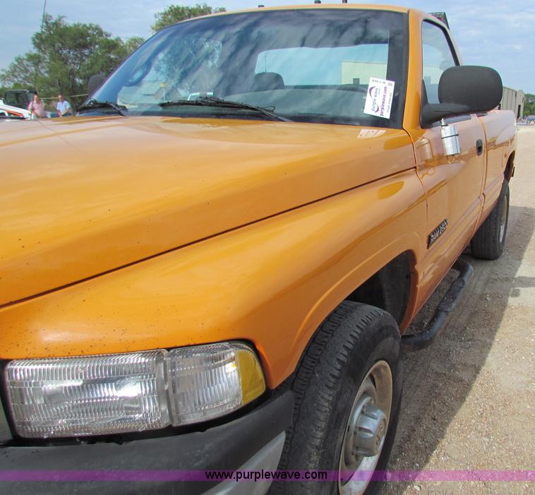 image for item B7368 2001 Dodge Ram 2500 pickup truck