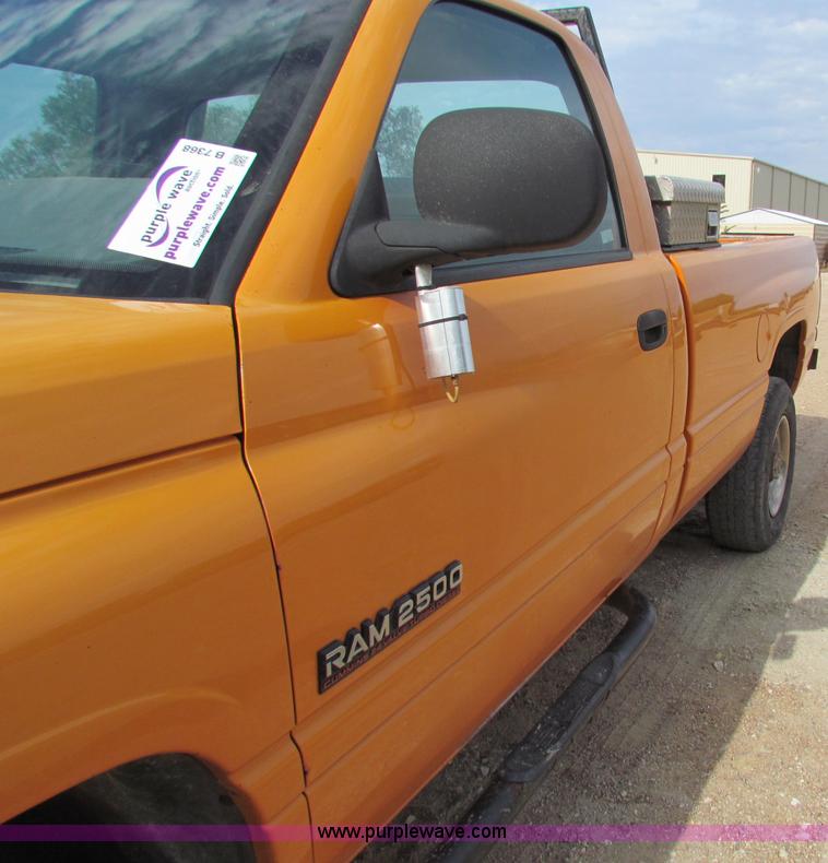 image for item B7368 2001 Dodge Ram 2500 pickup truck