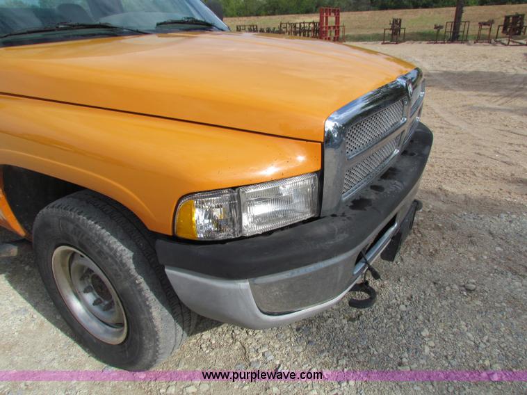 image for item B7368 2001 Dodge Ram 2500 pickup truck