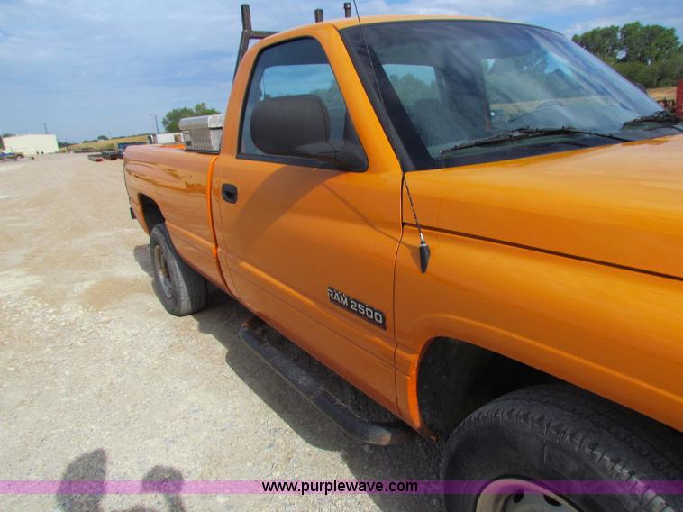 image for item B7368 2001 Dodge Ram 2500 pickup truck
