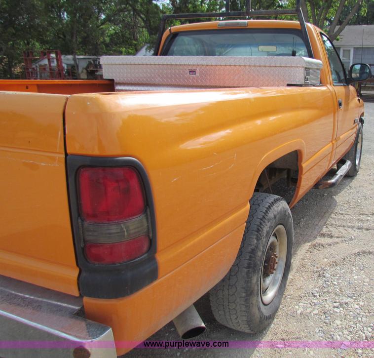image for item B7368 2001 Dodge Ram 2500 pickup truck