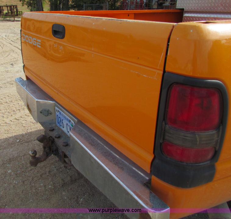 image for item B7368 2001 Dodge Ram 2500 pickup truck