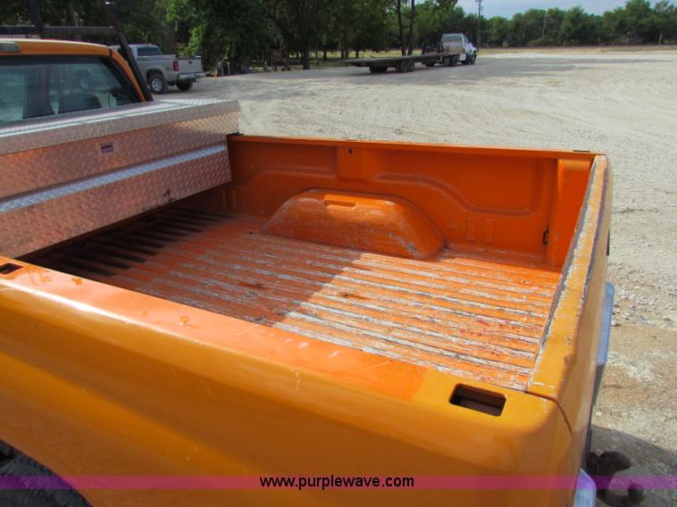 image for item B7368 2001 Dodge Ram 2500 pickup truck