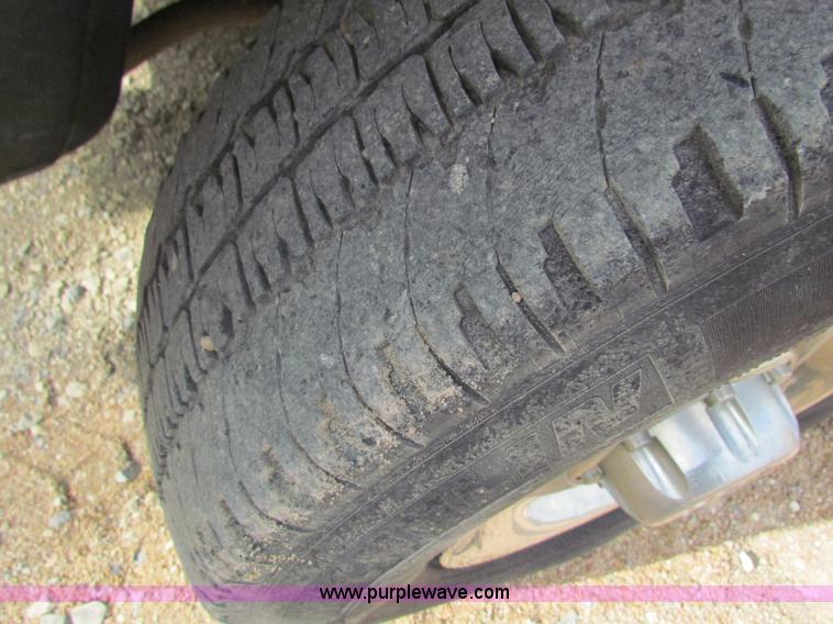 image for item B7368 2001 Dodge Ram 2500 pickup truck