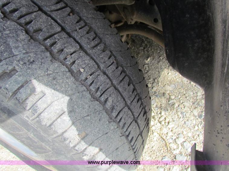 image for item B7368 2001 Dodge Ram 2500 pickup truck