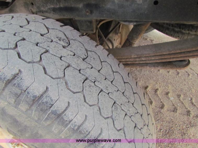 image for item B7368 2001 Dodge Ram 2500 pickup truck