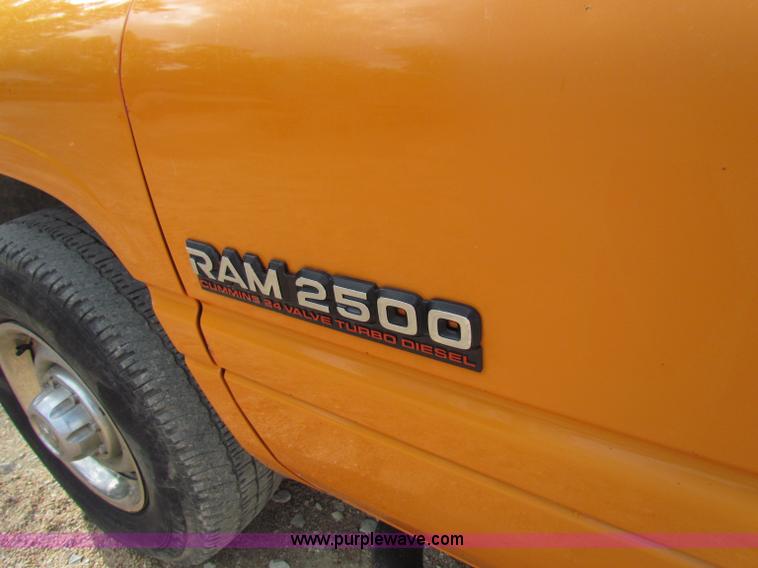 image for item B7368 2001 Dodge Ram 2500 pickup truck