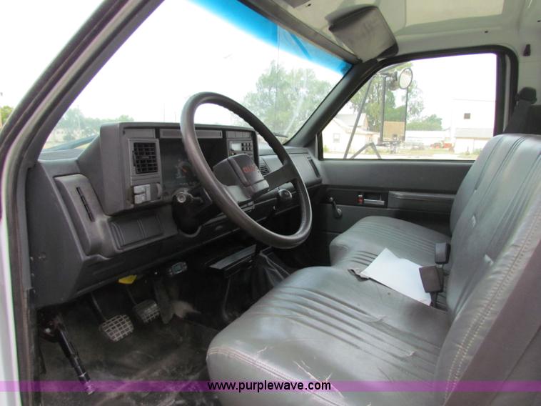 image for item B7370 1999 GMC C5500 flatbed truck