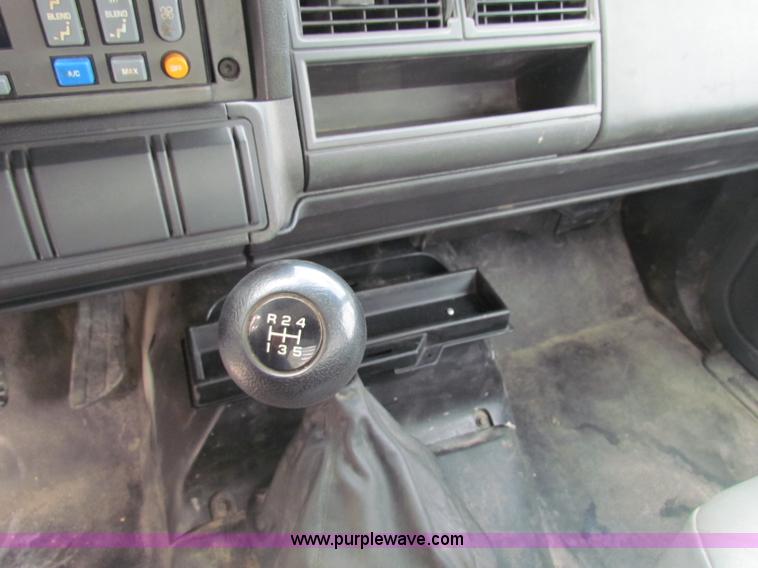 image for item B7370 1999 GMC C5500 flatbed truck