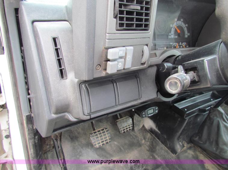 image for item B7370 1999 GMC C5500 flatbed truck