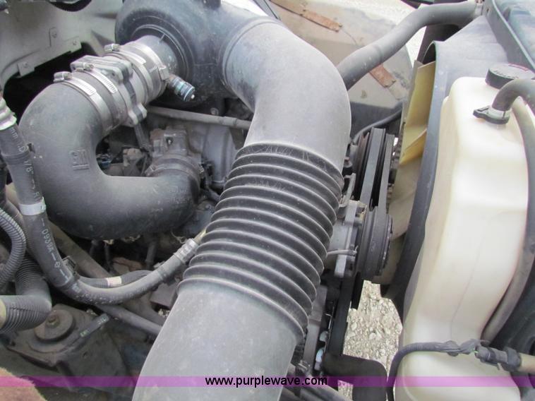 image for item B7370 1999 GMC C5500 flatbed truck