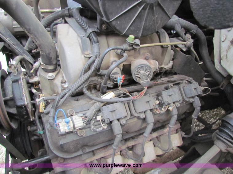 image for item B7370 1999 GMC C5500 flatbed truck