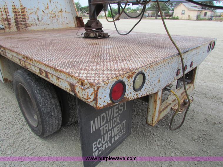 image for item B7370 1999 GMC C5500 flatbed truck