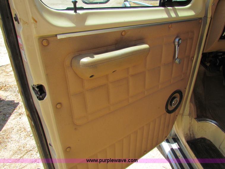 image for item B7396 1985 Ford E350 Jamboree RV camper