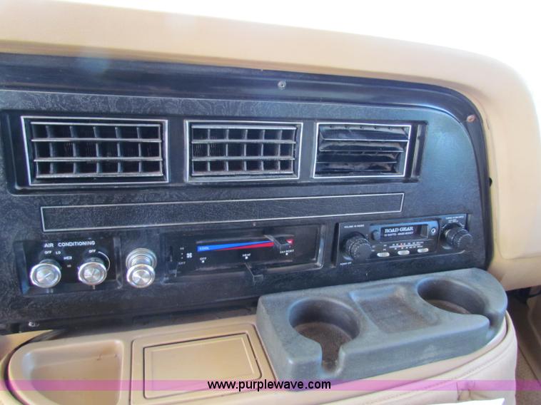 image for item B7396 1985 Ford E350 Jamboree RV camper