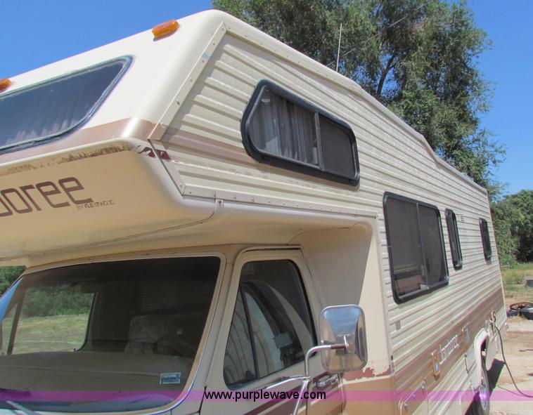 image for item B7396 1985 Ford E350 Jamboree RV camper