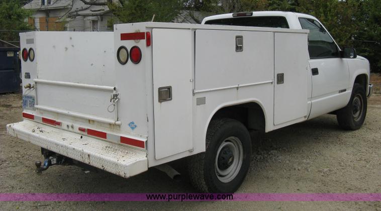 image for item B8028 2000 Chevrolet C2500 utility pickup truck