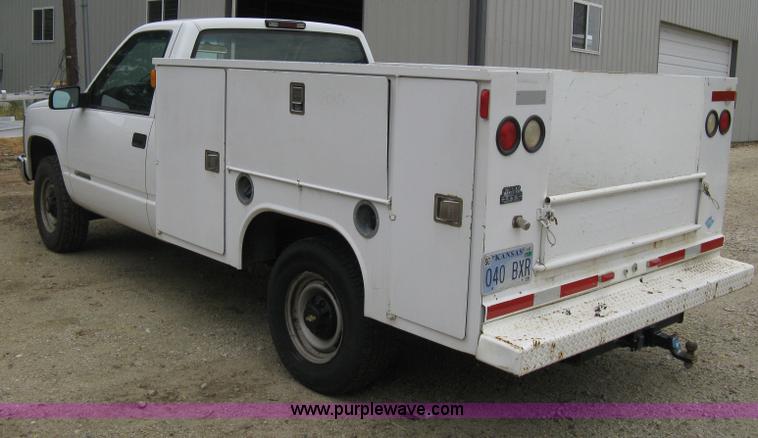image for item B8028 2000 Chevrolet C2500 utility pickup truck