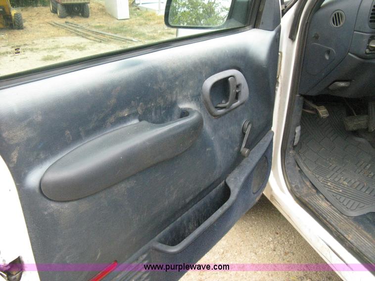 image for item B8028 2000 Chevrolet C2500 utility pickup truck