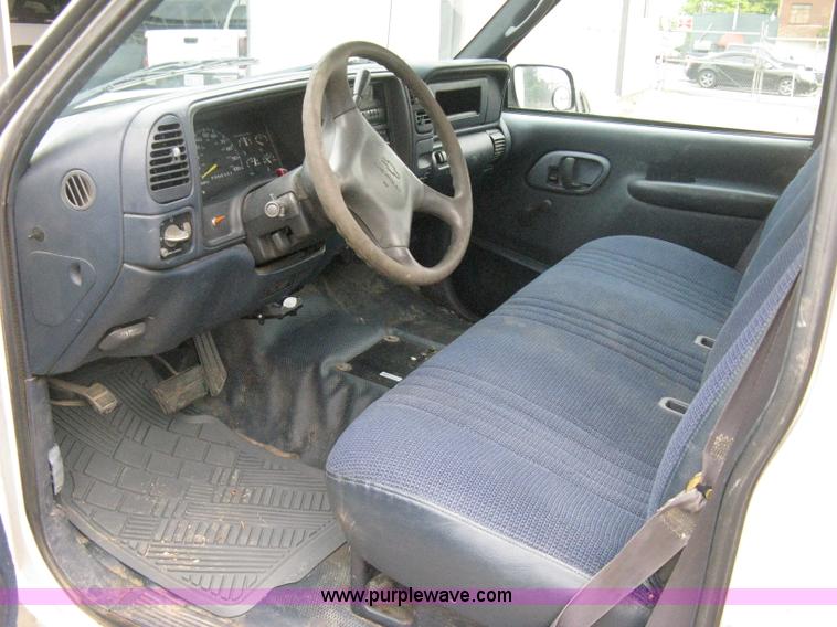 image for item B8028 2000 Chevrolet C2500 utility pickup truck