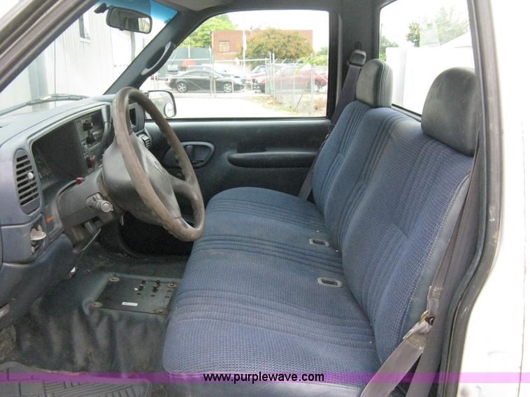 image for item B8028 2000 Chevrolet C2500 utility pickup truck