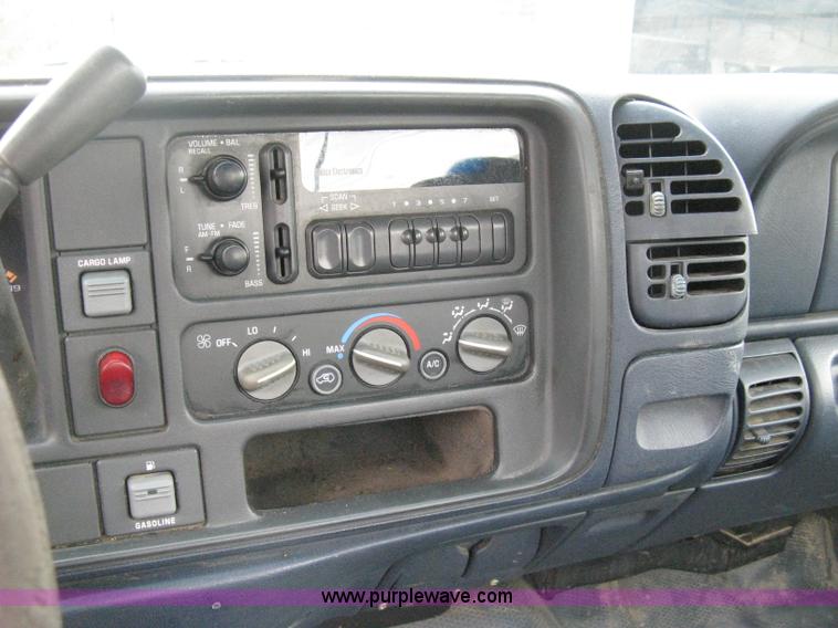 image for item B8028 2000 Chevrolet C2500 utility pickup truck