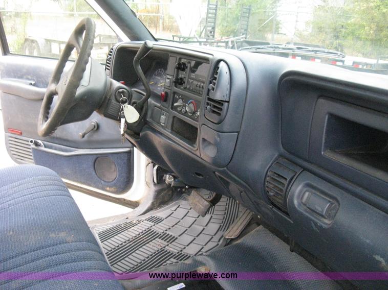 image for item B8028 2000 Chevrolet C2500 utility pickup truck