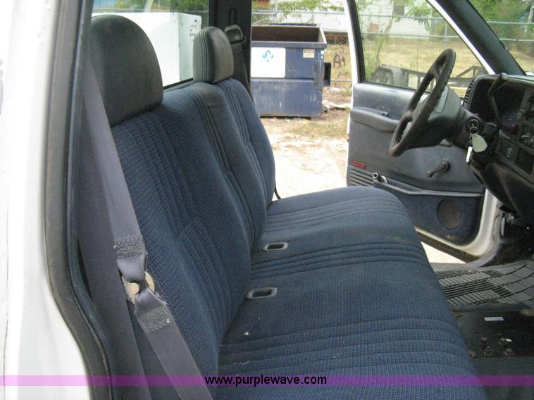 image for item B8028 2000 Chevrolet C2500 utility pickup truck