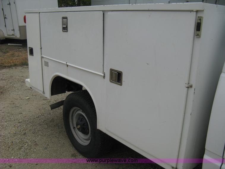 image for item B8028 2000 Chevrolet C2500 utility pickup truck