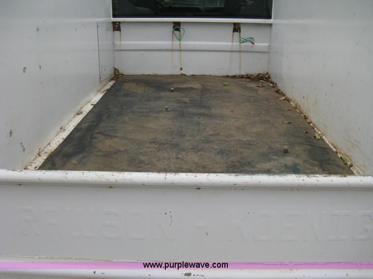 image for item B8028 2000 Chevrolet C2500 utility pickup truck