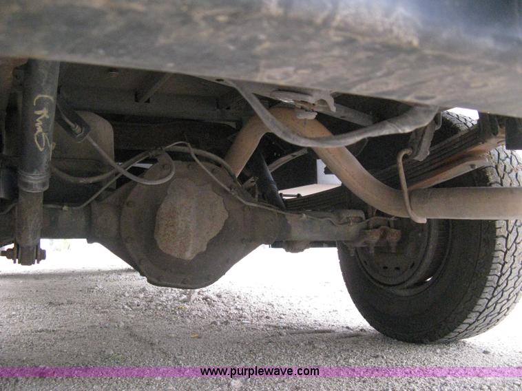 image for item B8028 2000 Chevrolet C2500 utility pickup truck