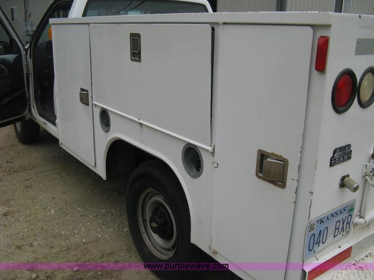 image for item B8028 2000 Chevrolet C2500 utility pickup truck
