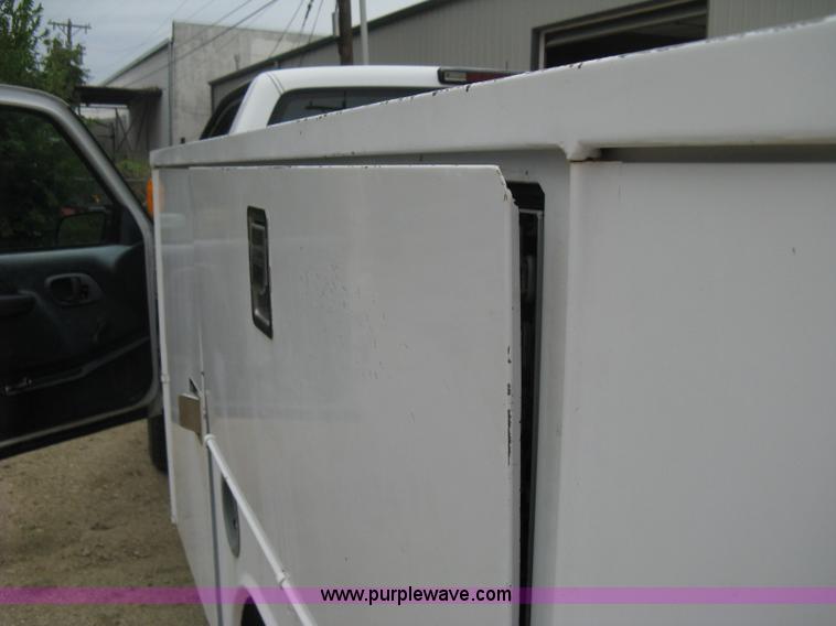 image for item B8028 2000 Chevrolet C2500 utility pickup truck