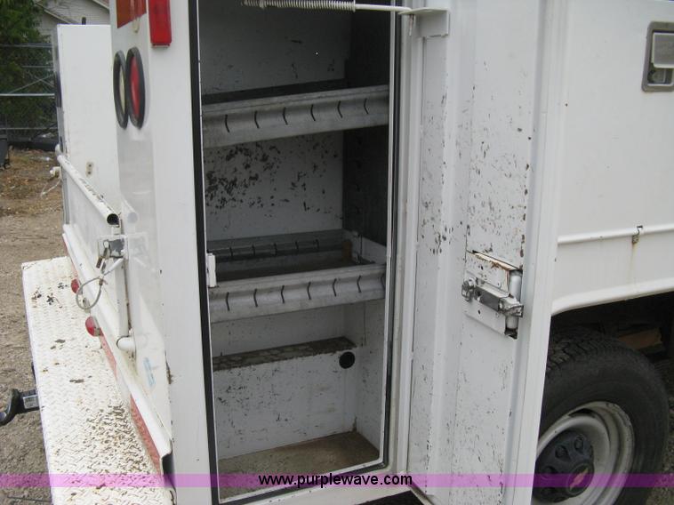 image for item B8028 2000 Chevrolet C2500 utility pickup truck